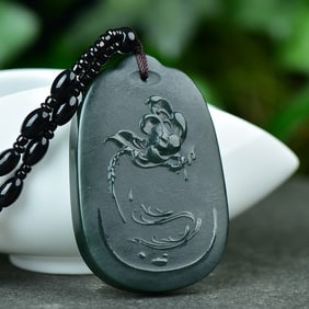 An Exquisite Sapphire Lotus Pattern Pendant