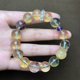 An Exquisite Crystal Bracelets