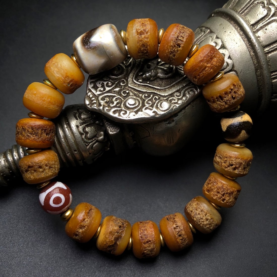 An Exquisite Dzi Bead Bracelets - 6