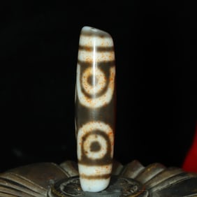 An Exquisite Seven Eyes Dzi Bead Pendant