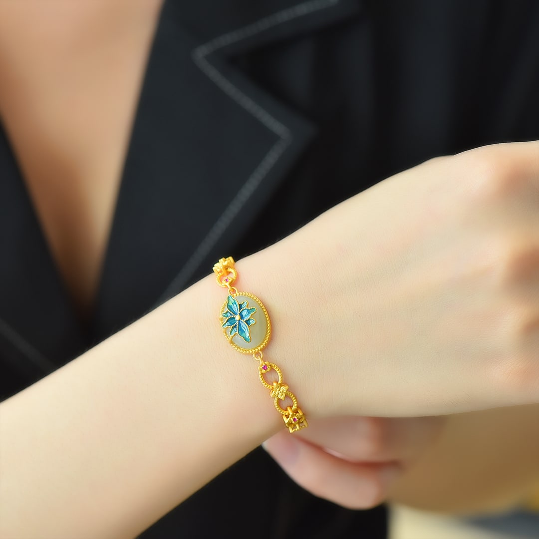 An Exquisite Sterling Silver-Gold Plated Inlaid White Jade Bracelet: An Exquisite Sterling Silver-Gold Plated Inlaid White Jade Bracelet,Size:12mmx16mm 纯银镀金镶白玉手链