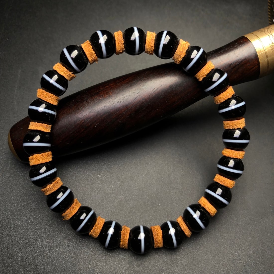 An Exquisite Dzi Bead Bracelets: An Exquisite Dzi Bead Bracelets,Size:8mm 天珠手串