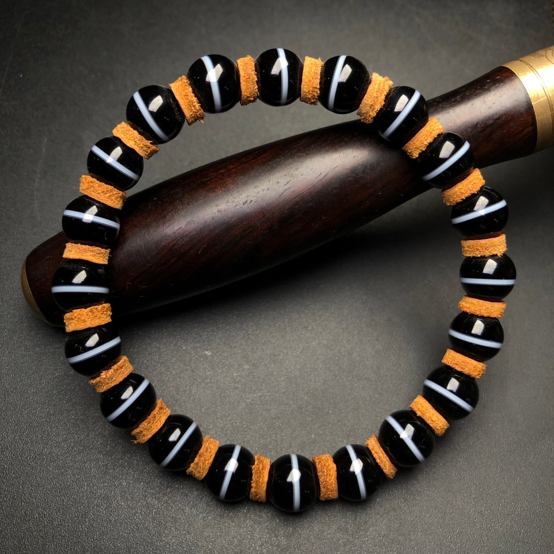 An Exquisite Dzi Bead Bracelets - 3