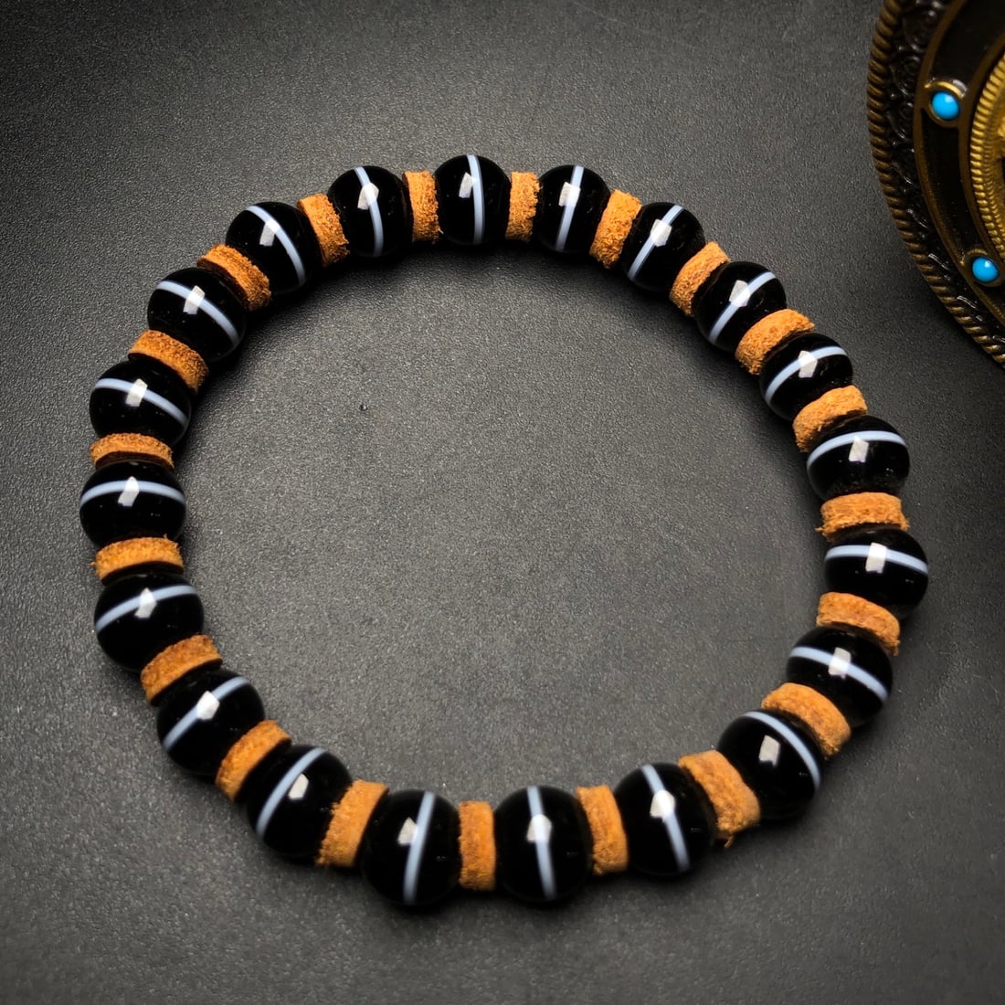 An Exquisite Dzi Bead Bracelets - 4