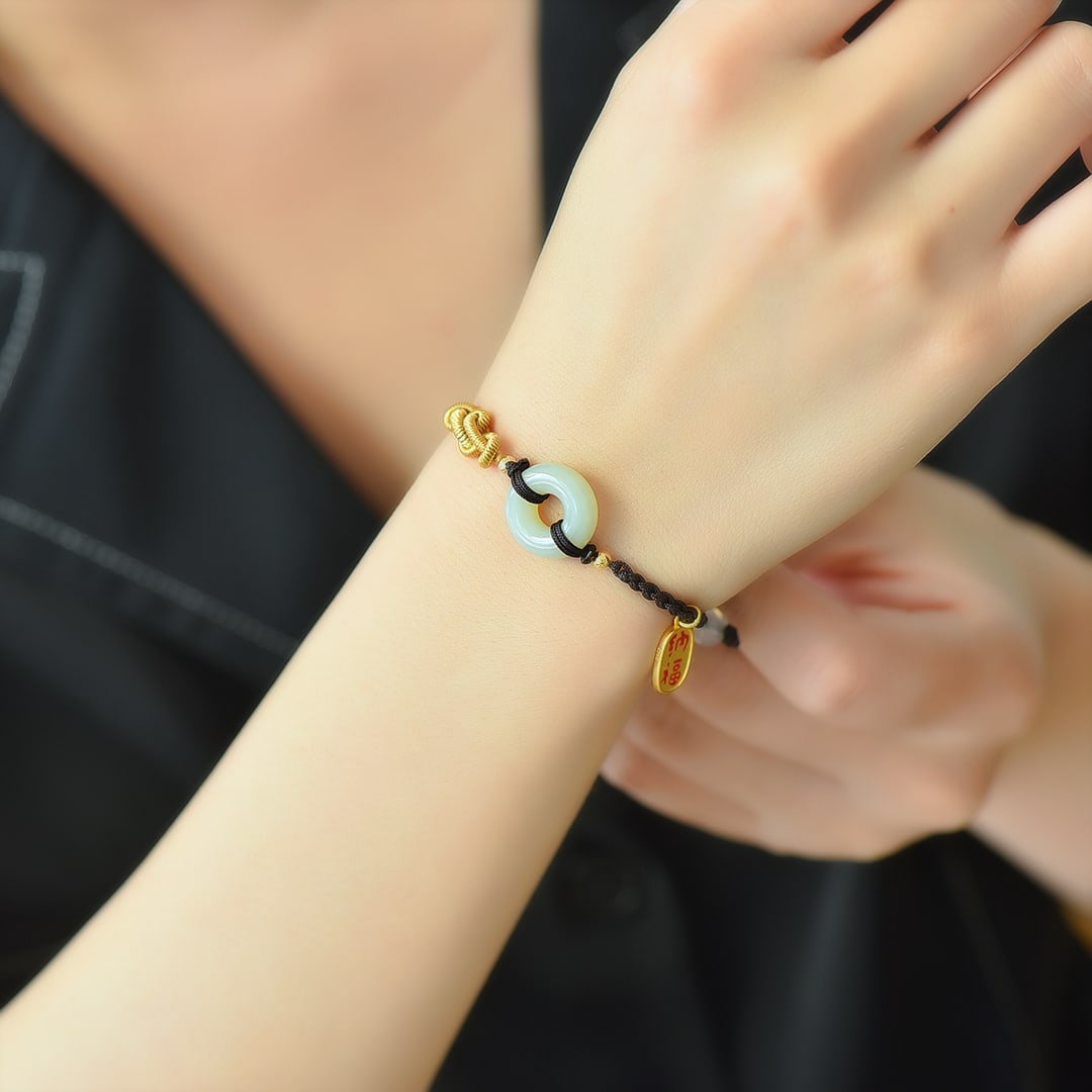 An Exquisite Sterling Silver-Gold Plated Inlaid White Jade Bracelet: An Exquisite Sterling Silver-Gold Plated Inlaid White Jade Bracelet,Size:15mmx15mm 纯银镀金镶白玉手链