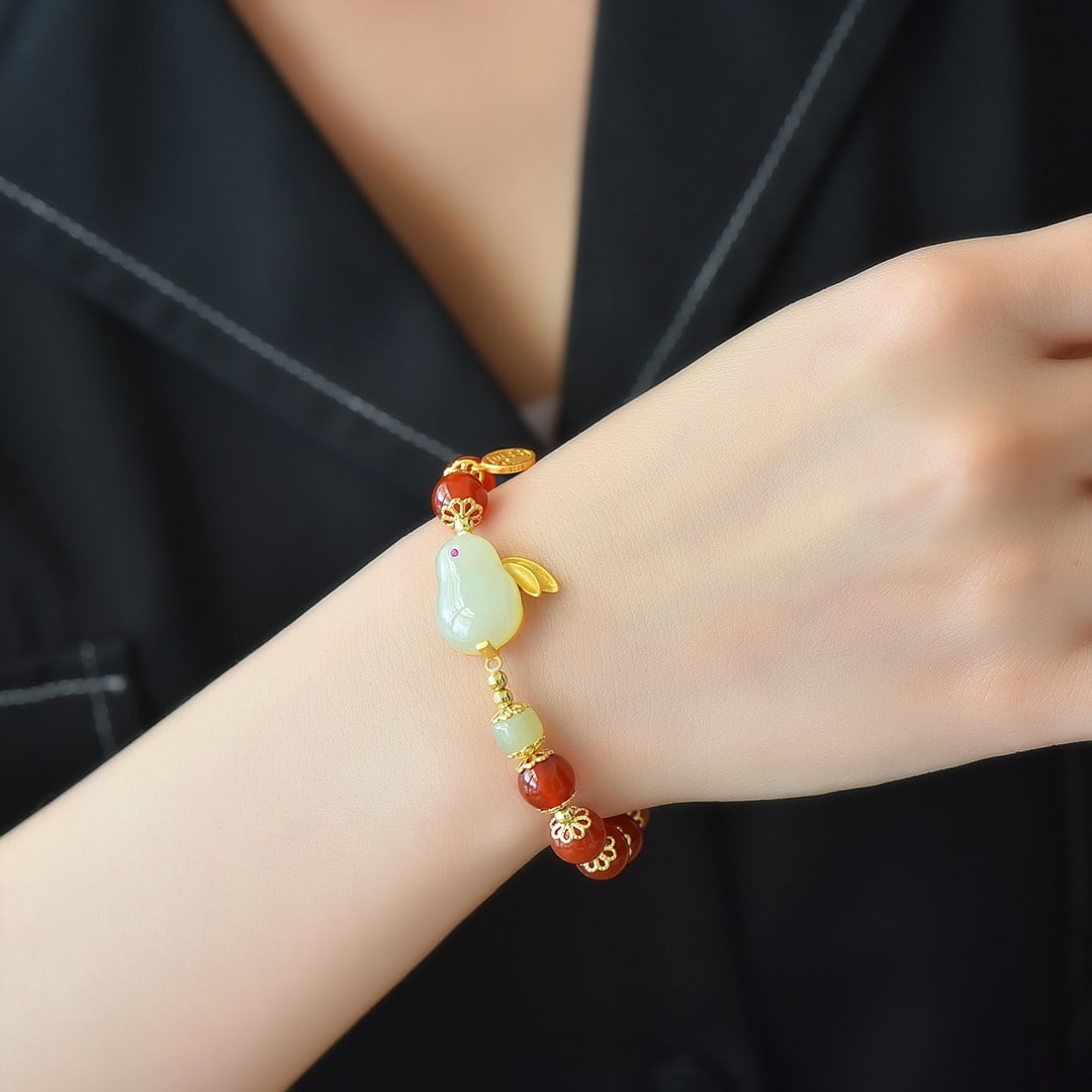 An Exquisite Sterling Silver-Gold Plated Inlaid Agate Bracelet,Inlaid White Jade: An Exquisite Sterling Silver-Gold Plated Inlaid Agate Bracelet,Inlaid White Jade,Size:13mmx18mm 纯银镀金镶玛瑙手链,嵌白玉