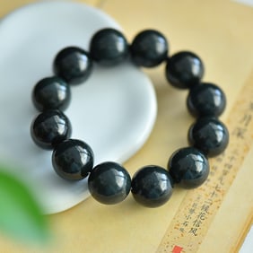 An Exquisite Sapphire Bracelets