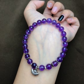 An Exquisite Crystal Bracelets