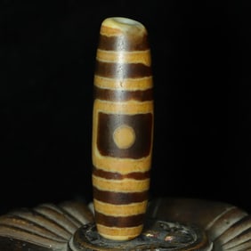 An Exquisite Three Eyes Dzi Bead Pendant