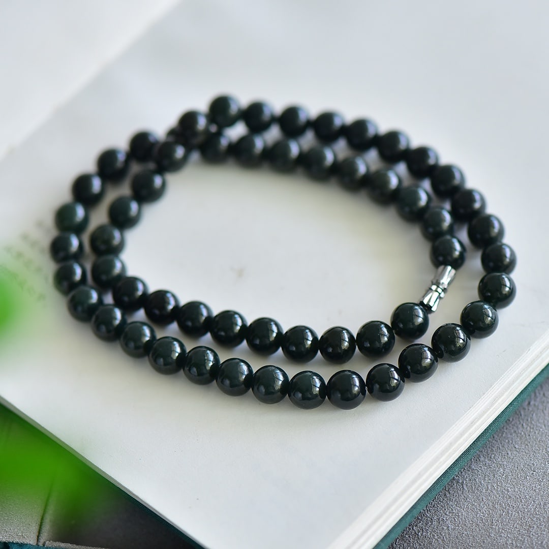 An Exquisite Sapphire Necklace: An Exquisite Sapphire Necklace,Size:8mm 青玉项链