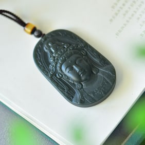 An Exquisite Sapphire Avalokitesvara Pattern Pendant