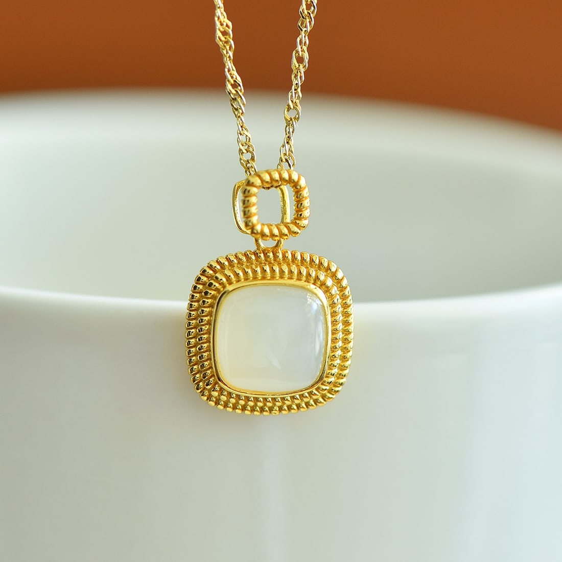 An Exquisite Sterling Silver-Gold Plated Inlaid White Jade Pendant: An Exquisite Sterling Silver-Gold Plated Inlaid White Jade Pendant,Size:7mmx7mm 纯银镀金镶白玉吊坠