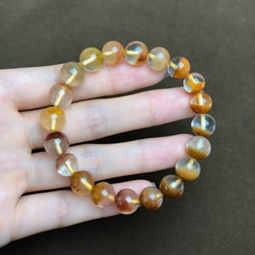 An Exquisite Crystal Bracelets