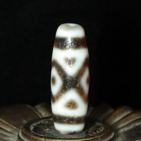 An Exquisite Three Eyes Dzi Bead Pendant