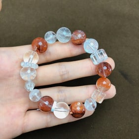 An Exquisite Crystal Bracelets