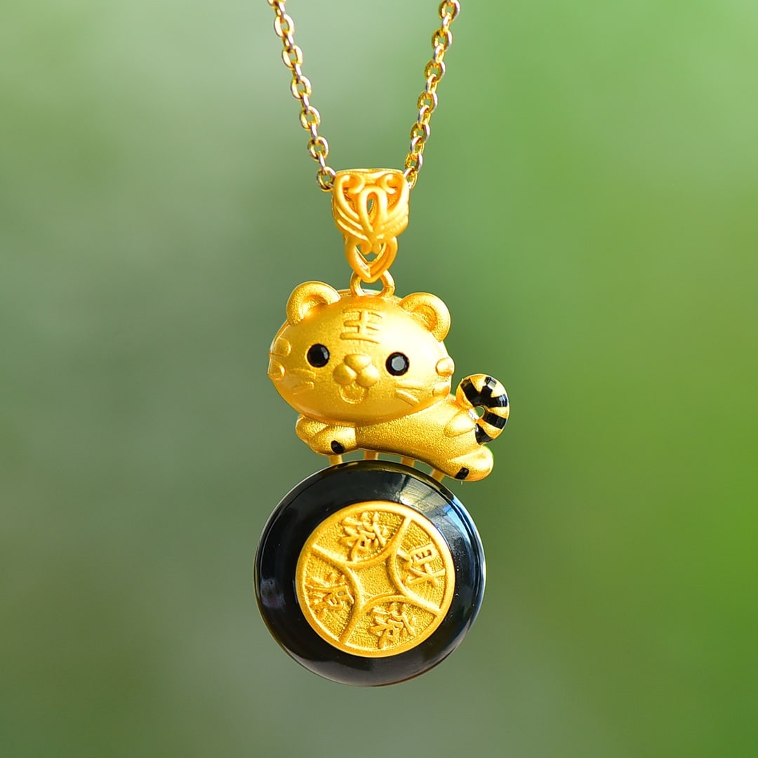 An Exquisite Sterling Silver-Gold Plated Inlaid Black Jade Pendant: An Exquisite Sterling Silver-Gold Plated Inlaid Black Jade Pendant, 纯银镀金镶墨玉吊坠