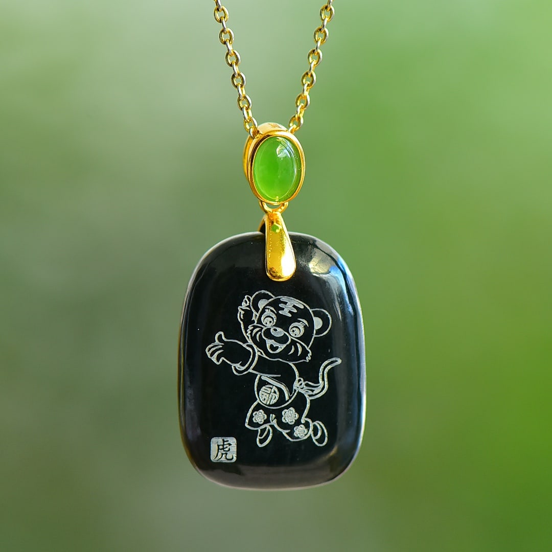 An Exquisite Sterling Silver-Gold Plated Inlaid Black Jade Pendant: An Exquisite Sterling Silver-Gold Plated Inlaid Black Jade Pendant, 纯银镀金镶墨玉吊坠