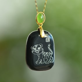 An Exquisite Sterling Silver-Gold Plated Inlaid Black Jade Pendant