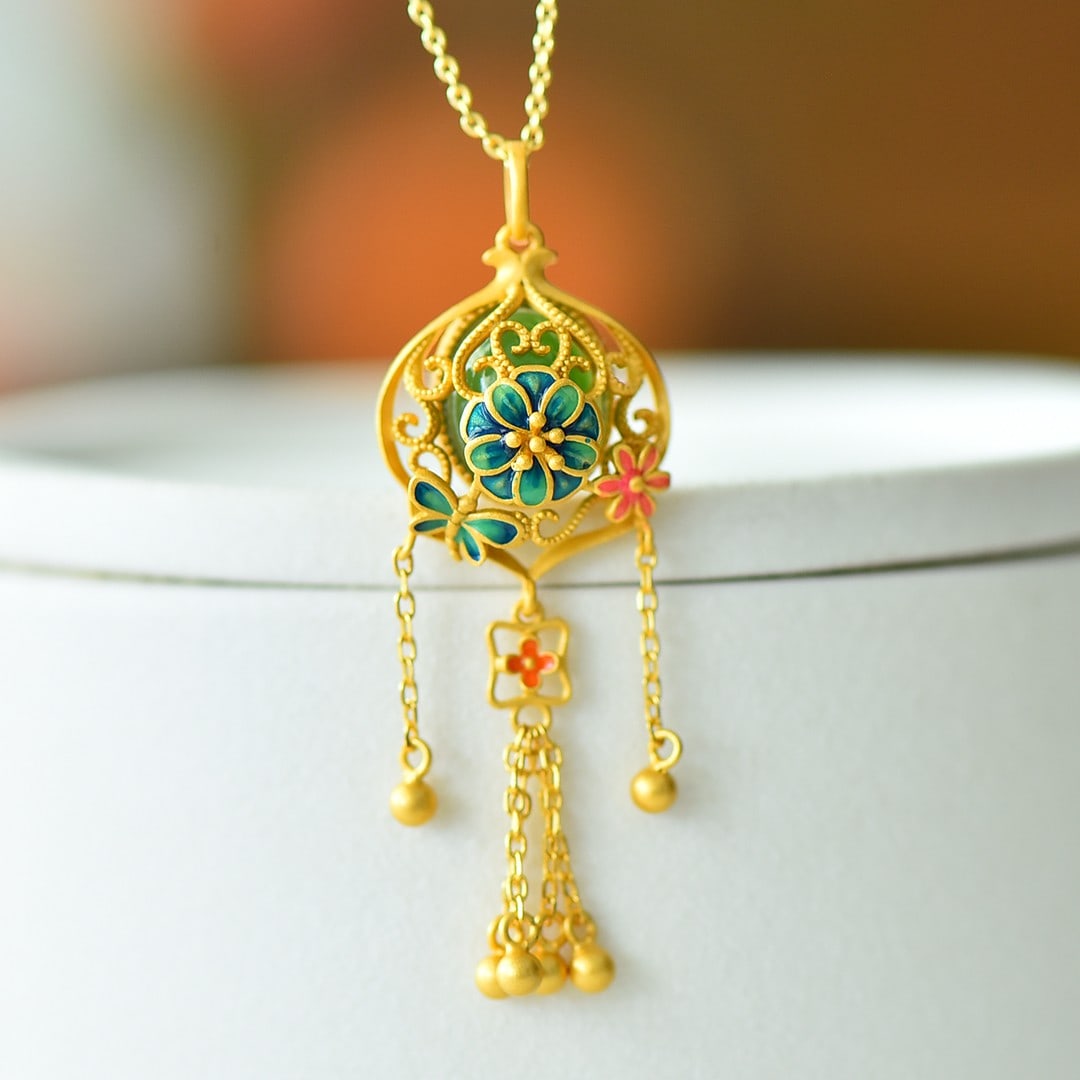 An Exquisite Sterling Silver-Gold Plated Inlaid Jasper Pendant: An Exquisite Sterling Silver-Gold Plated Inlaid Jasper Pendant 纯银镀金镶碧玉吊坠