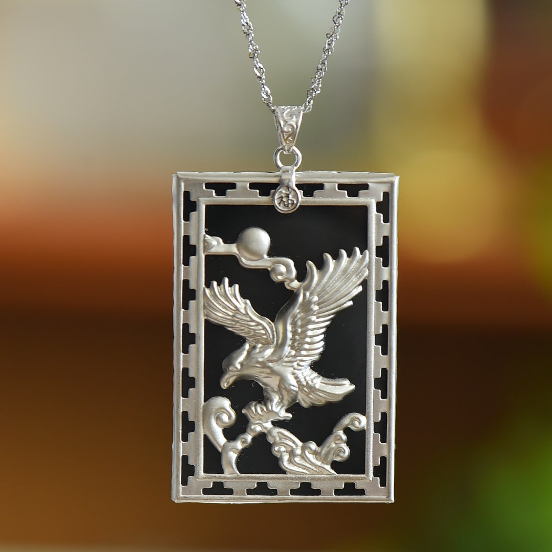 An Exquisite Sterling Silver Inlaid Black Jade Pendant: An Exquisite Sterling Silver Inlaid Black Jade Pendant, 纯银镶墨玉吊坠