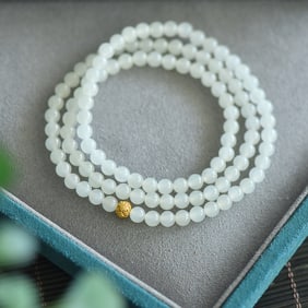 An Exquisite White Jade Bracelets