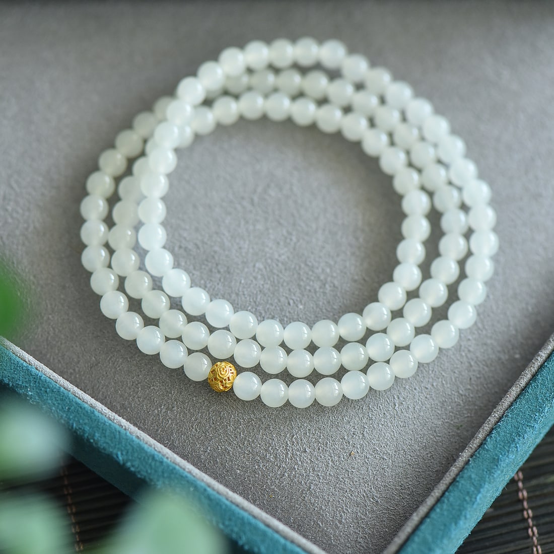 An Exquisite White Jade Bracelets: An Exquisite White Jade Bracelets,Size:5mm 