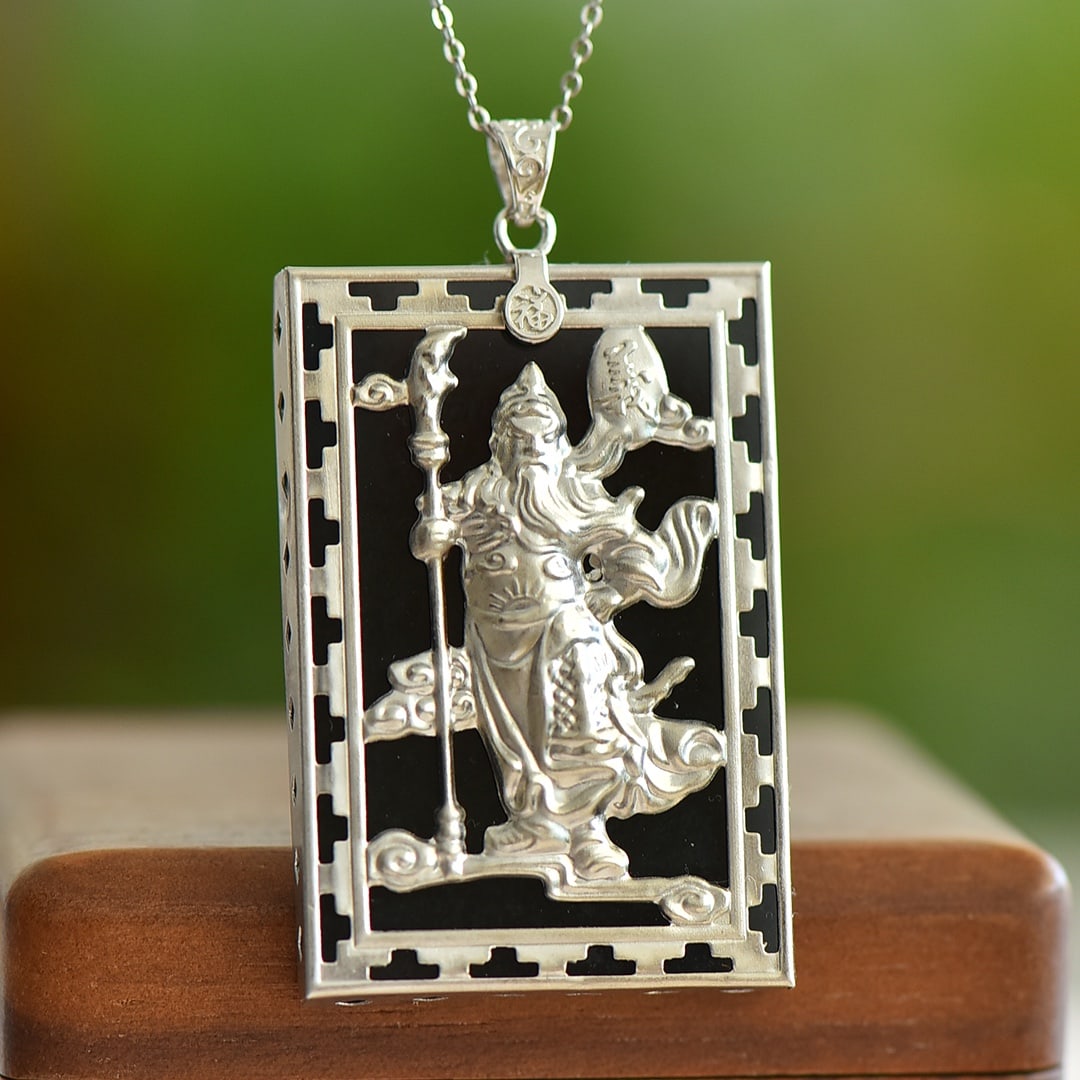 An Exquisite Sterling Silver Inlaid Black Jade Pendant: An Exquisite Sterling Silver Inlaid Black Jade Pendant, 纯银镶墨玉吊坠