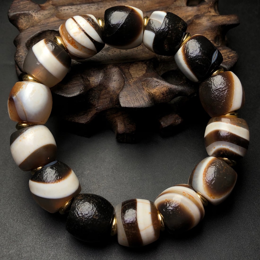 An Exquisite Agate Bracelets (1 of 9)