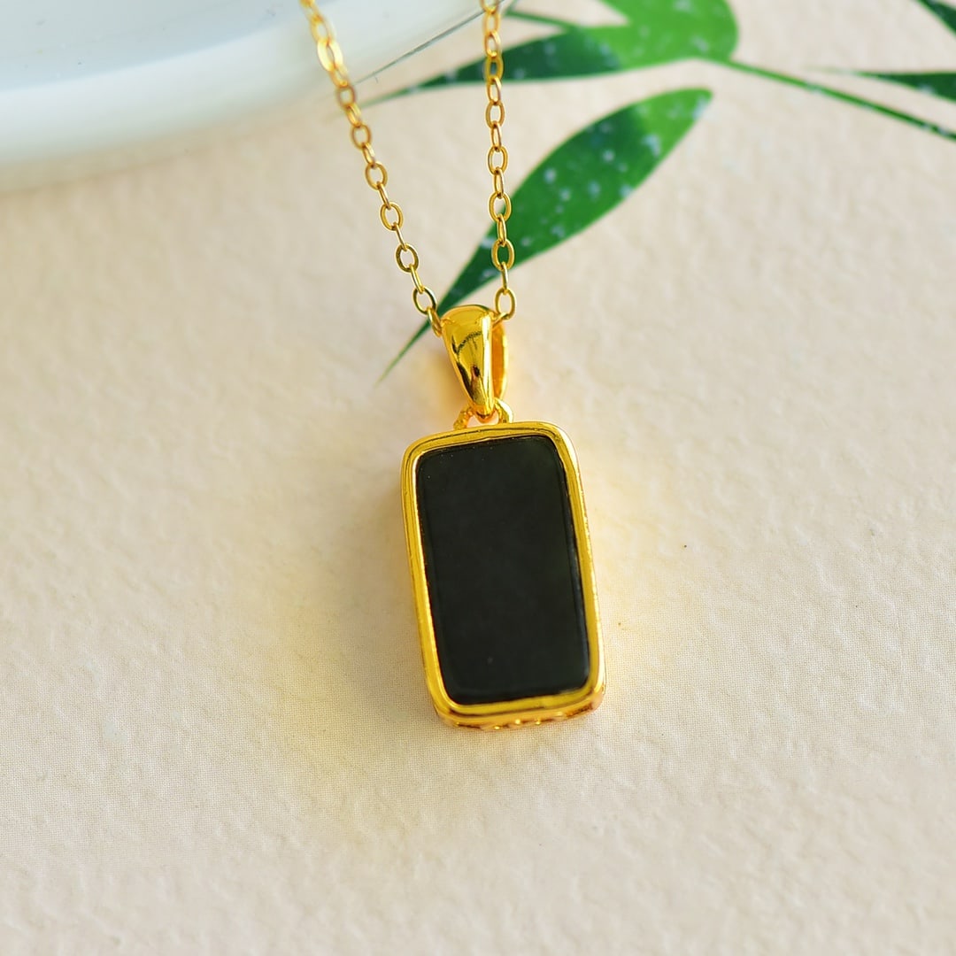 An Exquisite Sterling Silver-Gold Plated Inlaid Black Jade Pendant: An Exquisite Sterling Silver-Gold Plated Inlaid Black Jade Pendant, 纯银镀金镶墨玉吊坠