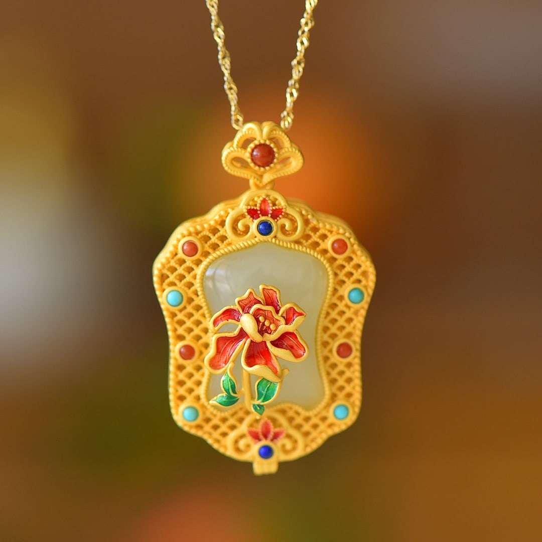 An Exquisite Sterling Silver-Gold Plated Inlaid White Jade Pendant: An Exquisite Sterling Silver-Gold Plated Inlaid White Jade Pendant,Size:16mmx23mm 纯银镀金镶白玉吊坠