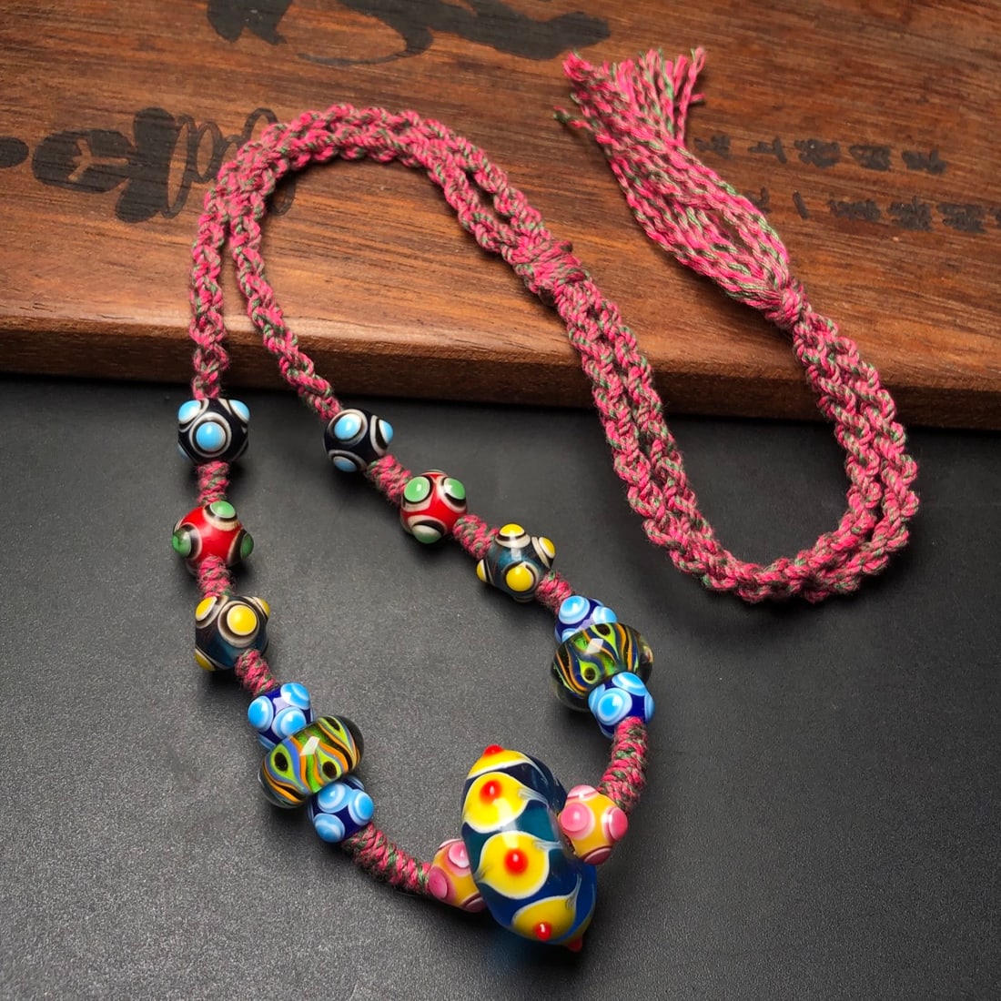An Exquisite Glass Painted Color Necklace: An Exquisite Glass Painted Color Necklace,Size:28mmx12mm,10mm 琉璃彩绘项链