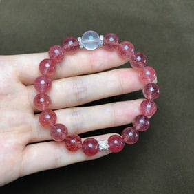 An Exquisite Crystal Bracelets