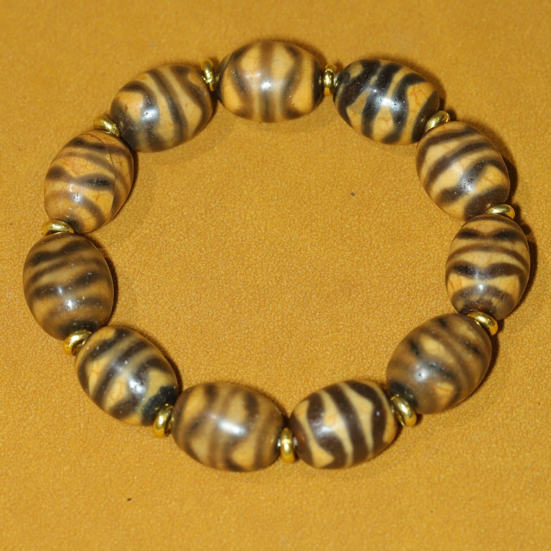 An Exquisite Dzi Bead Bracelets - 2
