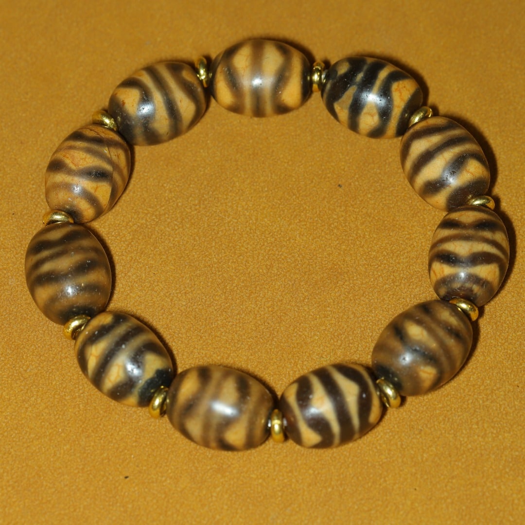 An Exquisite Dzi Bead Bracelets - 4