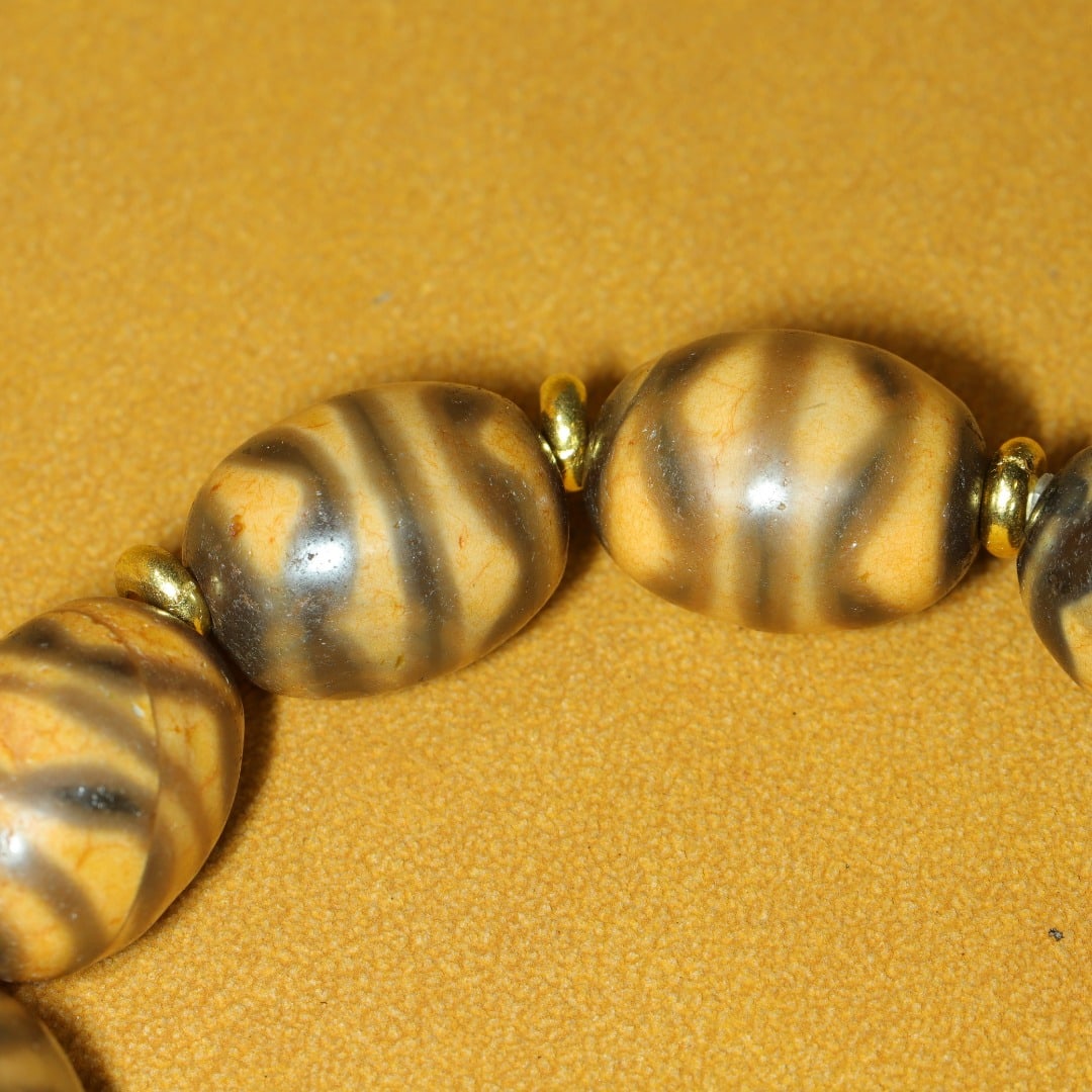 An Exquisite Dzi Bead Bracelets - 5