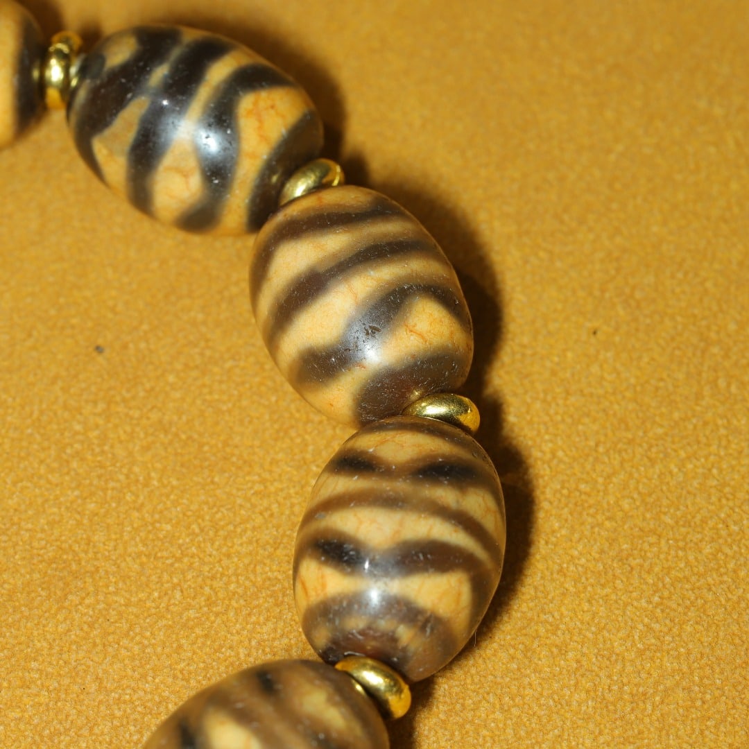 An Exquisite Dzi Bead Bracelets - 8