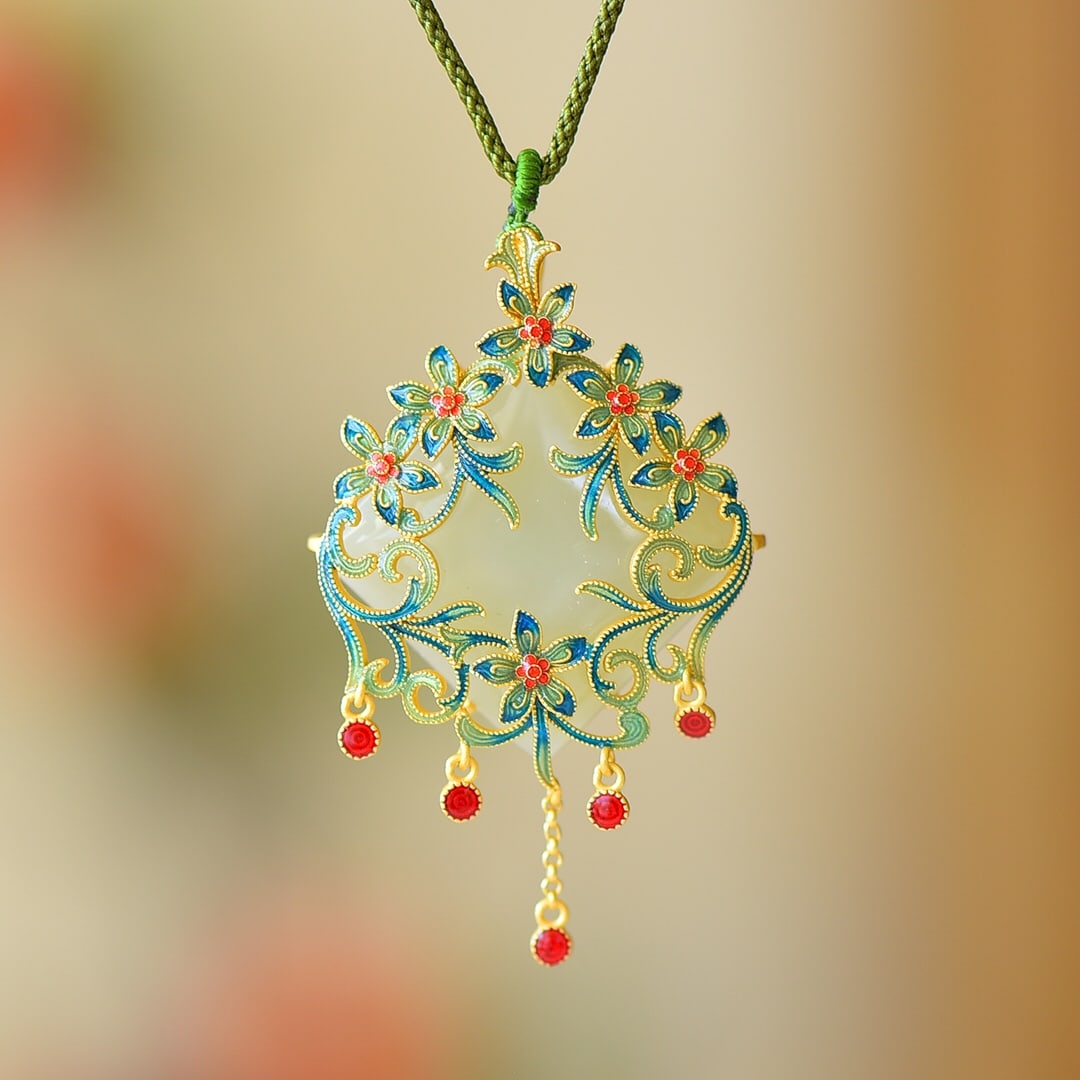 An Exquisite Sterling Silver-Gold Plated Inlaid White Jade Enamel Pendant: An Exquisite Sterling Silver-Gold Plated Inlaid White Jade Enamel Pendant 纯银镀金镶白玉珐琅吊坠