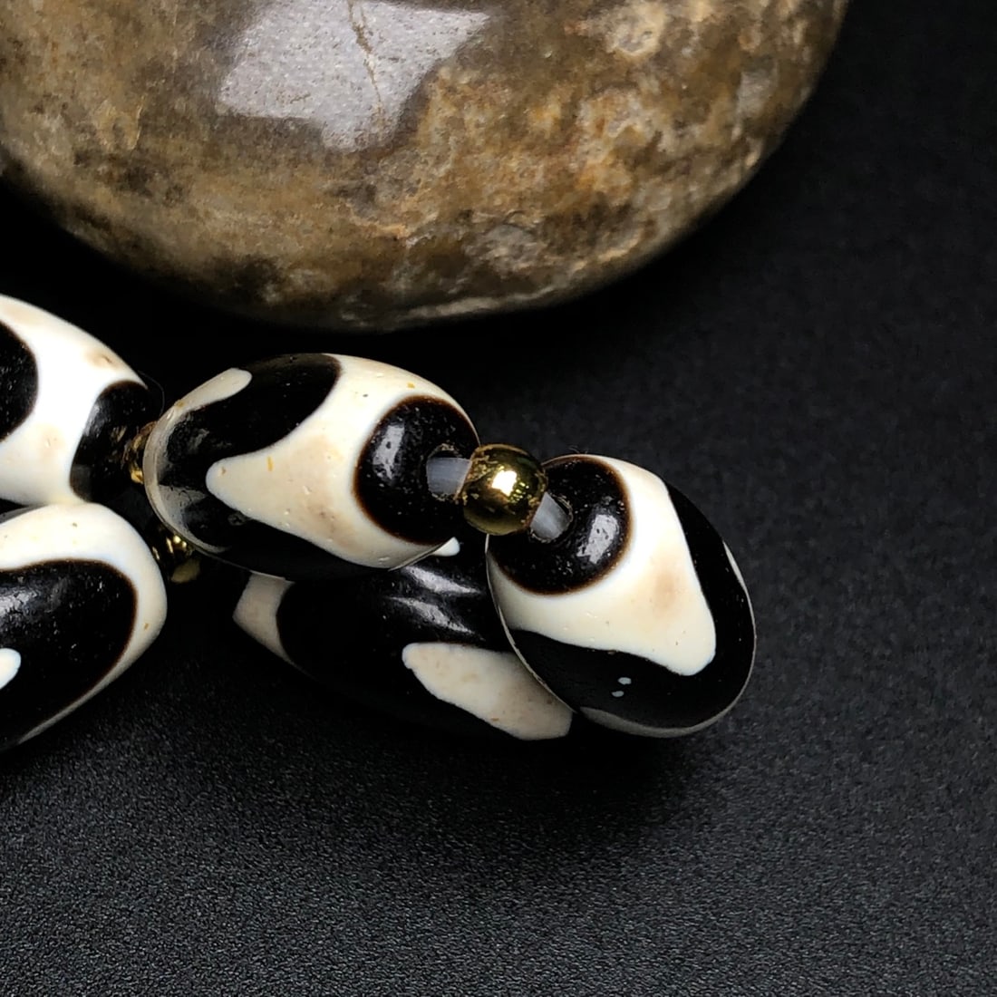 An Exquisite Dzi Bead Bracelets - 8