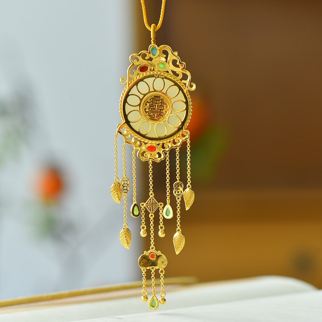 An Exquisite Sterling Silver-Gold Plated Inlaid White Jade Pendant: An Exquisite Sterling Silver-Gold Plated Inlaid White Jade Pendant,Size:28mmx28mm 纯银镀金镶白玉吊坠