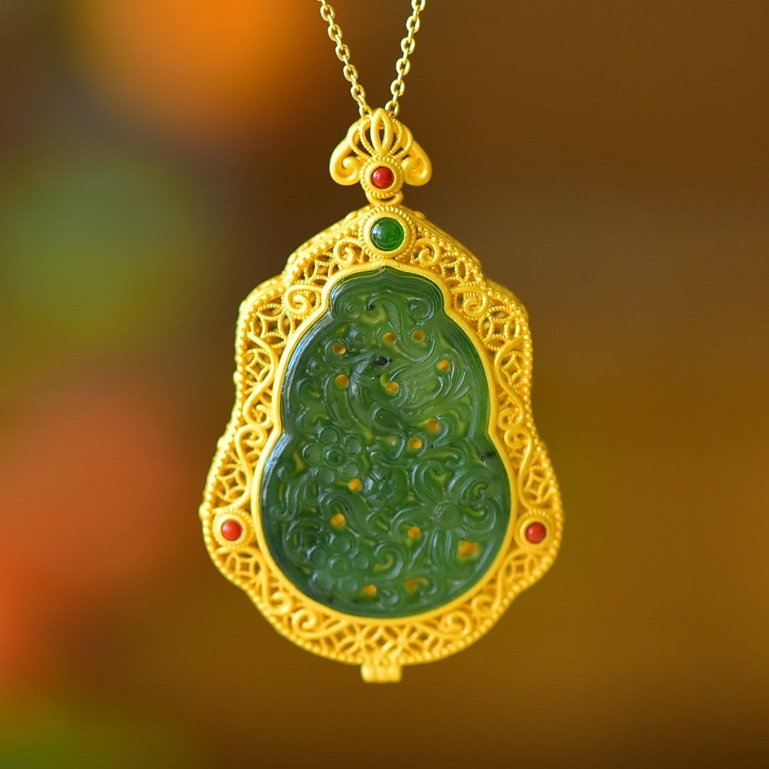 An Exquisite Sterling Silver-Gold Plated Inlaid Jasper Pendant: An Exquisite Sterling Silver-Gold Plated Inlaid Jasper Pendant,Size:24mmx35mm 纯银镀金镶碧玉吊坠