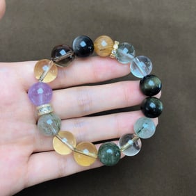 An Exquisite Crystal Bracelets
