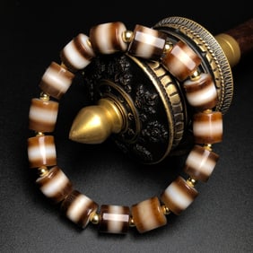 An Exquisite Agate Bracelets