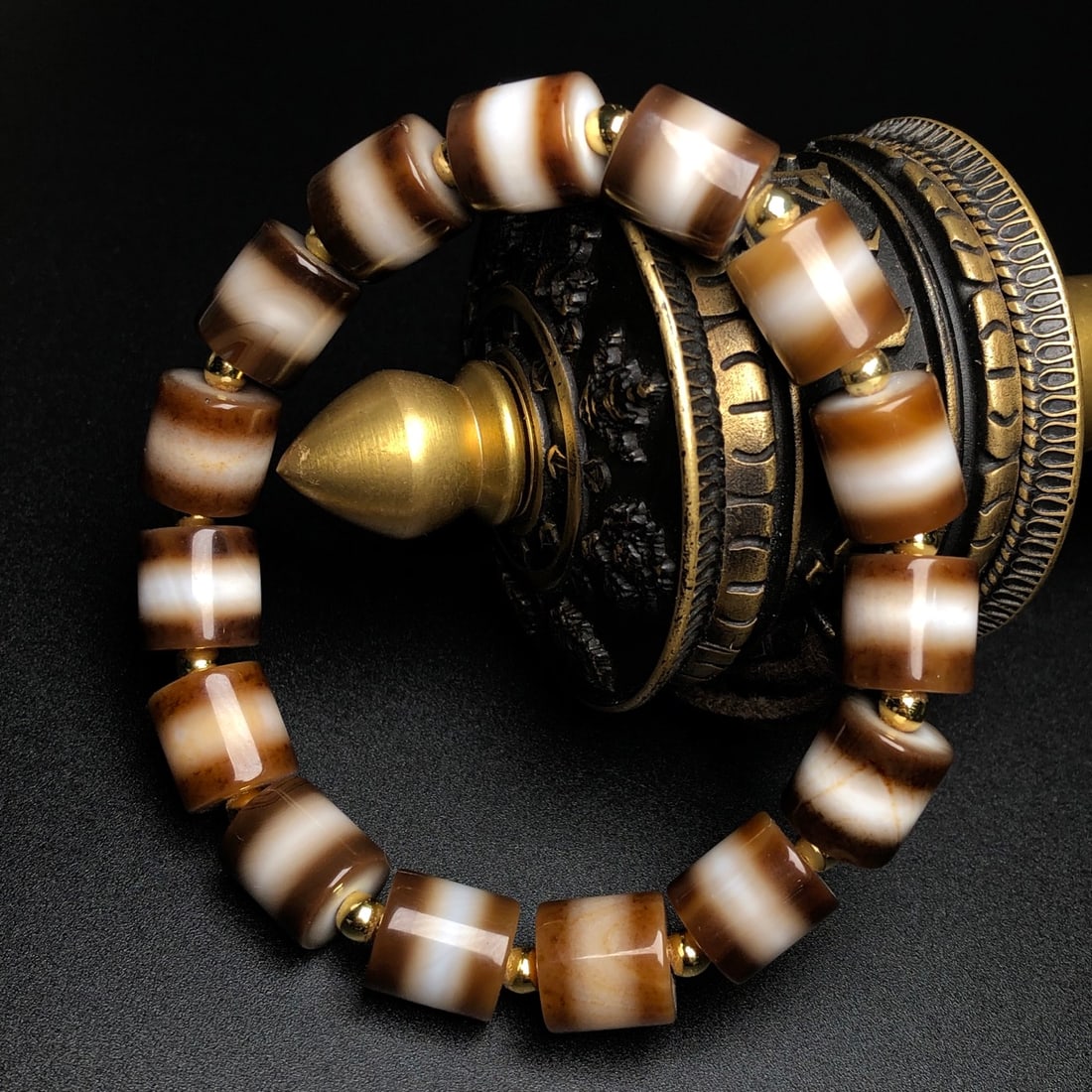 An Exquisite Agate Bracelets - 5