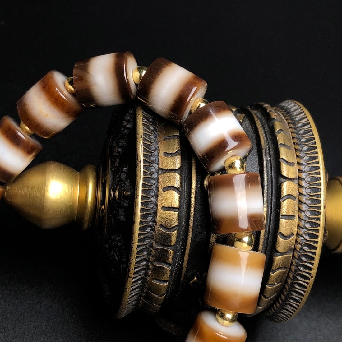 An Exquisite Agate Bracelets - 6