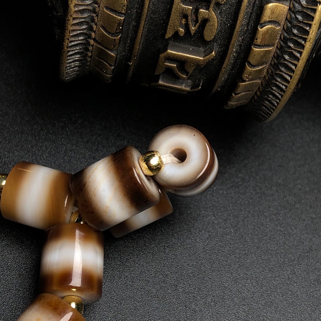 An Exquisite Agate Bracelets - 8