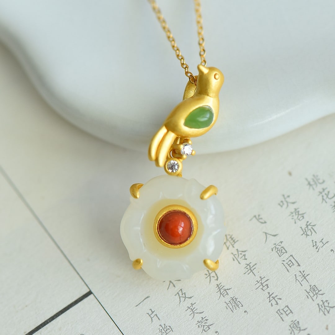An Exquisite Sterling Silver-Gold Plated Inlaid White Jade Pendant: An Exquisite Sterling Silver-Gold Plated Inlaid White Jade Pendant,Size:17mmx17mm 纯银镀金镶白玉吊坠