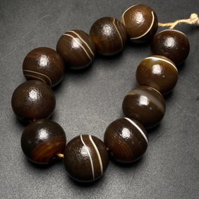 An Exquisite Agate Bracelets