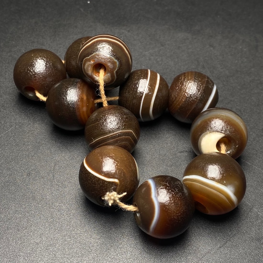 An Exquisite Agate Bracelets - 8