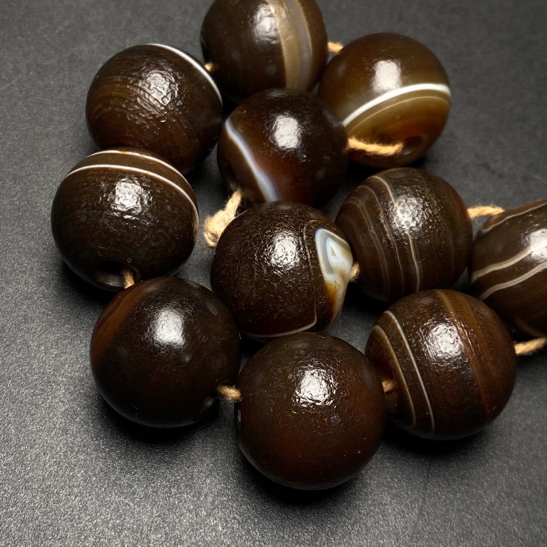 An Exquisite Agate Bracelets - 9