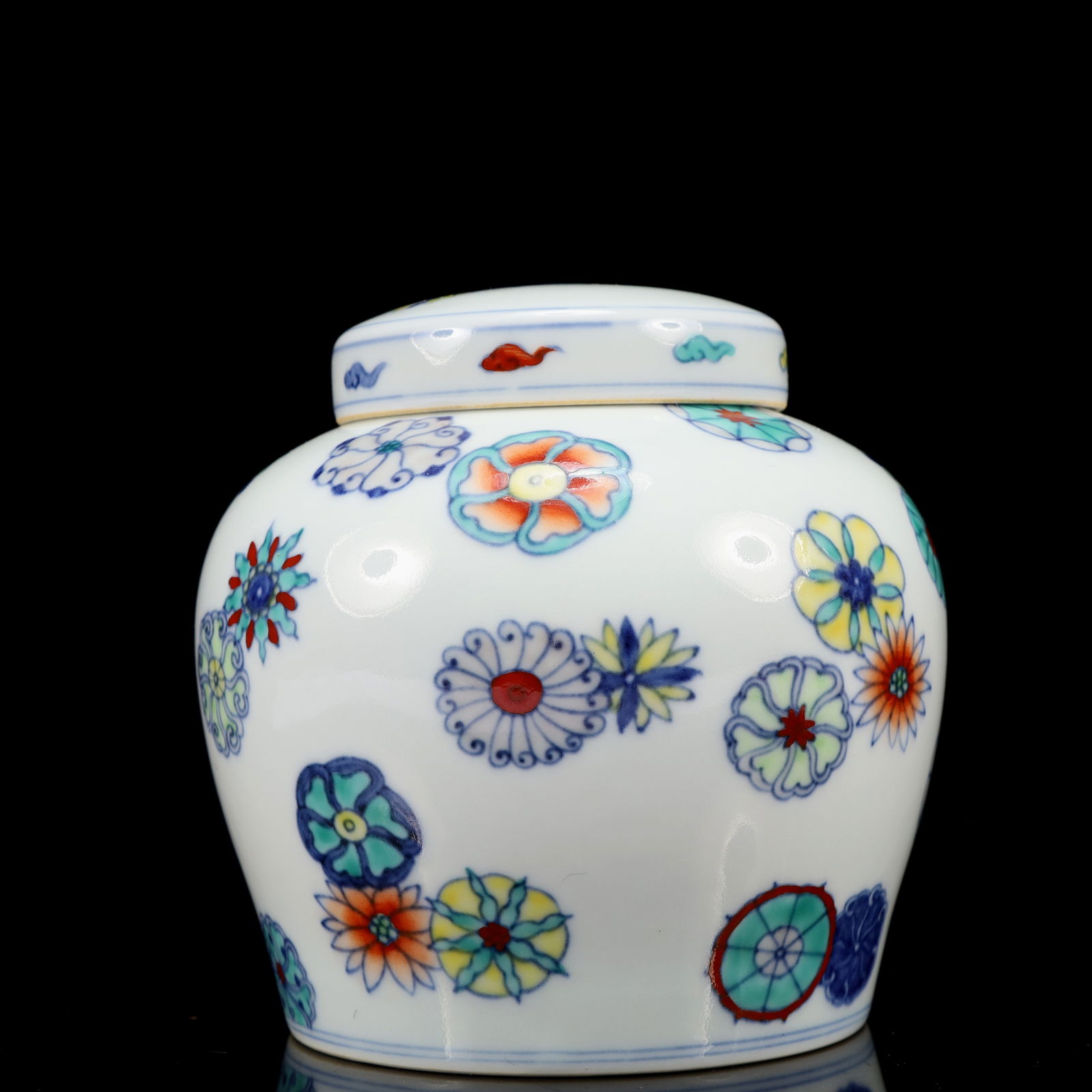An Exquisite Famille-Rose Flower Pattern Cover Jar (1 of 10)